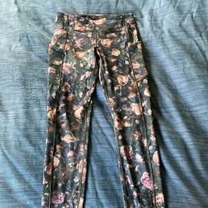 Lululemon speed up tight 28” size 4 frosted rose multi